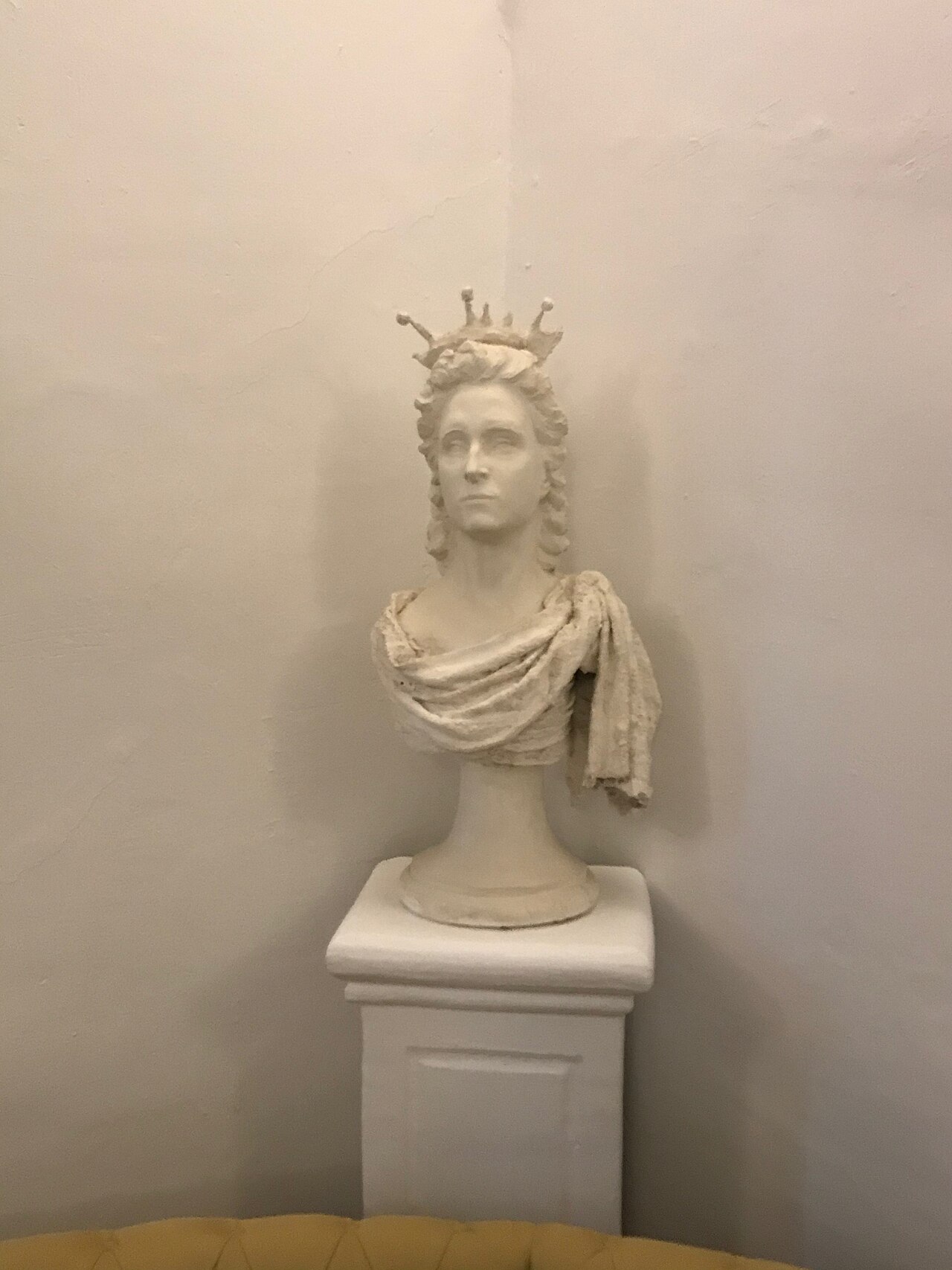 Estatua de Gala - Davidpar, CC BY-SA 4.0 , via Wikimedia Commons.