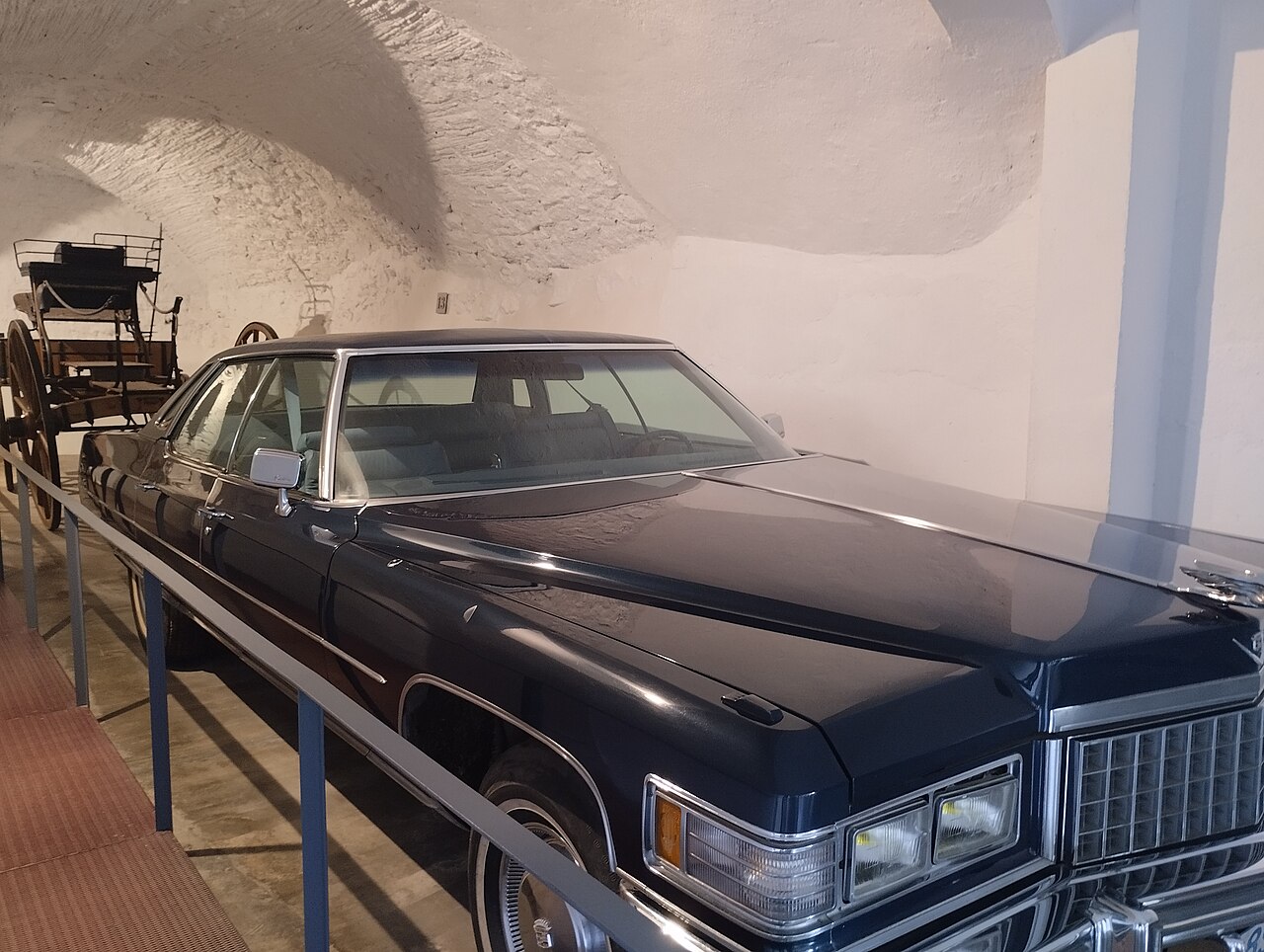 Cadillac de Gala y Dalí - By Anitxu - Own work, CC BY-SA 4.0, https://commons.wikimedia.org/w/index.php?curid=154294951.