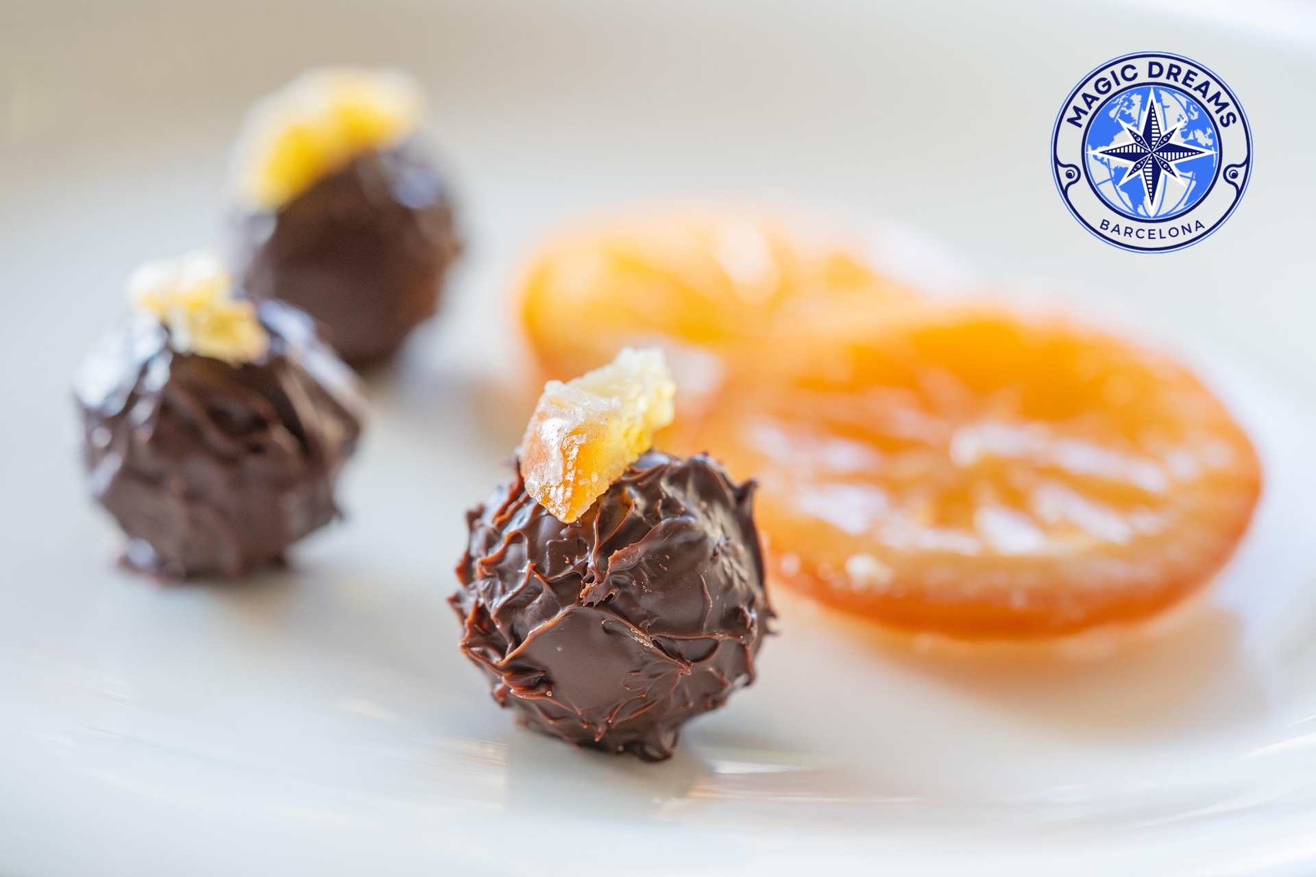 Trufas Artesanales de Chocolate con Leche y Naranja Confitada.