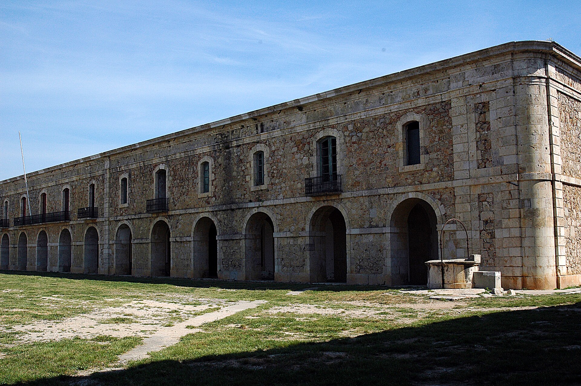 Castillo de Sant Ferrán - By Enfo - Own work, CC BY-SA 3.0, https://commons.wikimedia.org/w/index.php?curid=21775861.