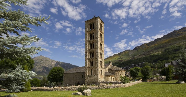 Boí Valley: Skiing, Romanesque Art, Thermal Waters and Nature.