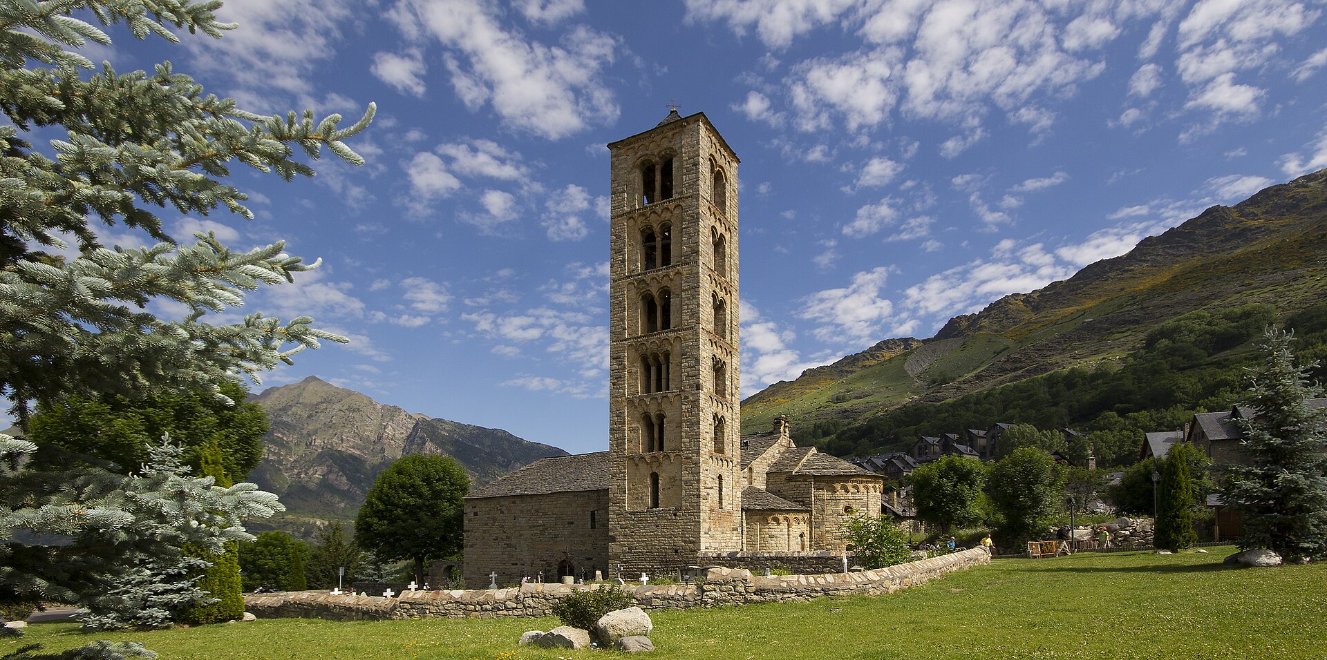 Boí Valley: Skiing, Romanesque Art, Thermal Waters and Nature.