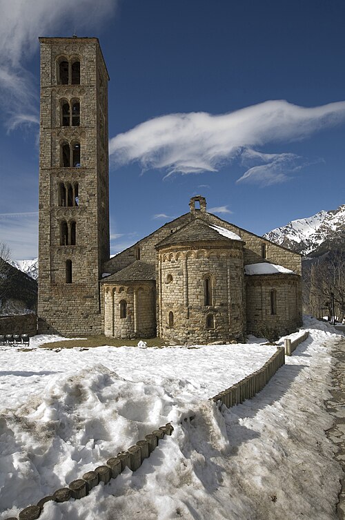 Iglesia de Sant Climent de Taüll nevada - By PMRMaeyaert - Own work, CC BY-SA 3.0, https://commons.wikimedia.org/w/index.php?curid=17521280.