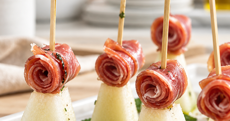 Brochetas de Melón con Jamón Gourmet.