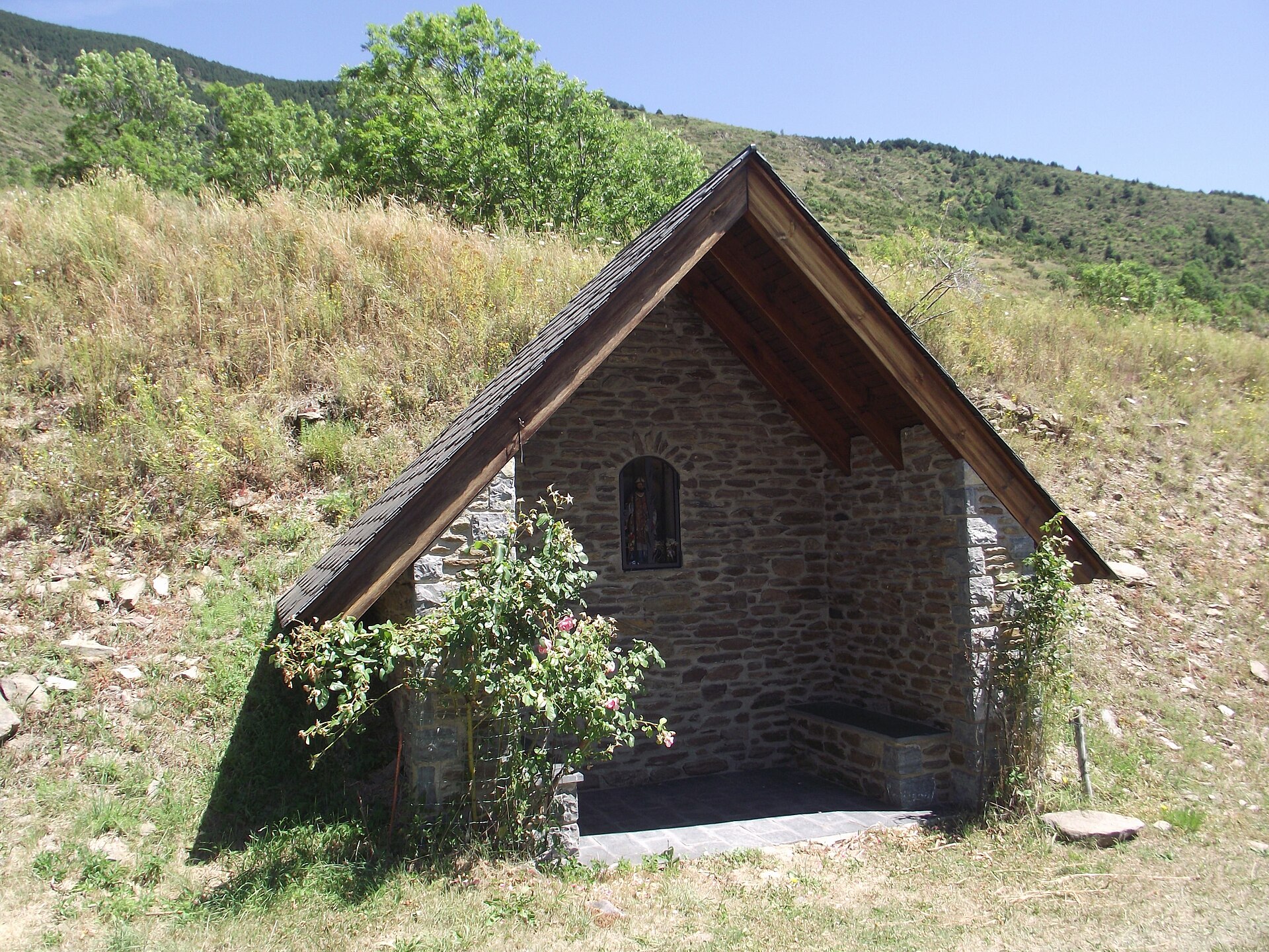 Capilla de Sant Sadurní (Meranges) - By Herodotptlomeu - Own work, CC BY-SA 4.0, https://commons.wikimedia.org/w/index.php?curid=92998244.