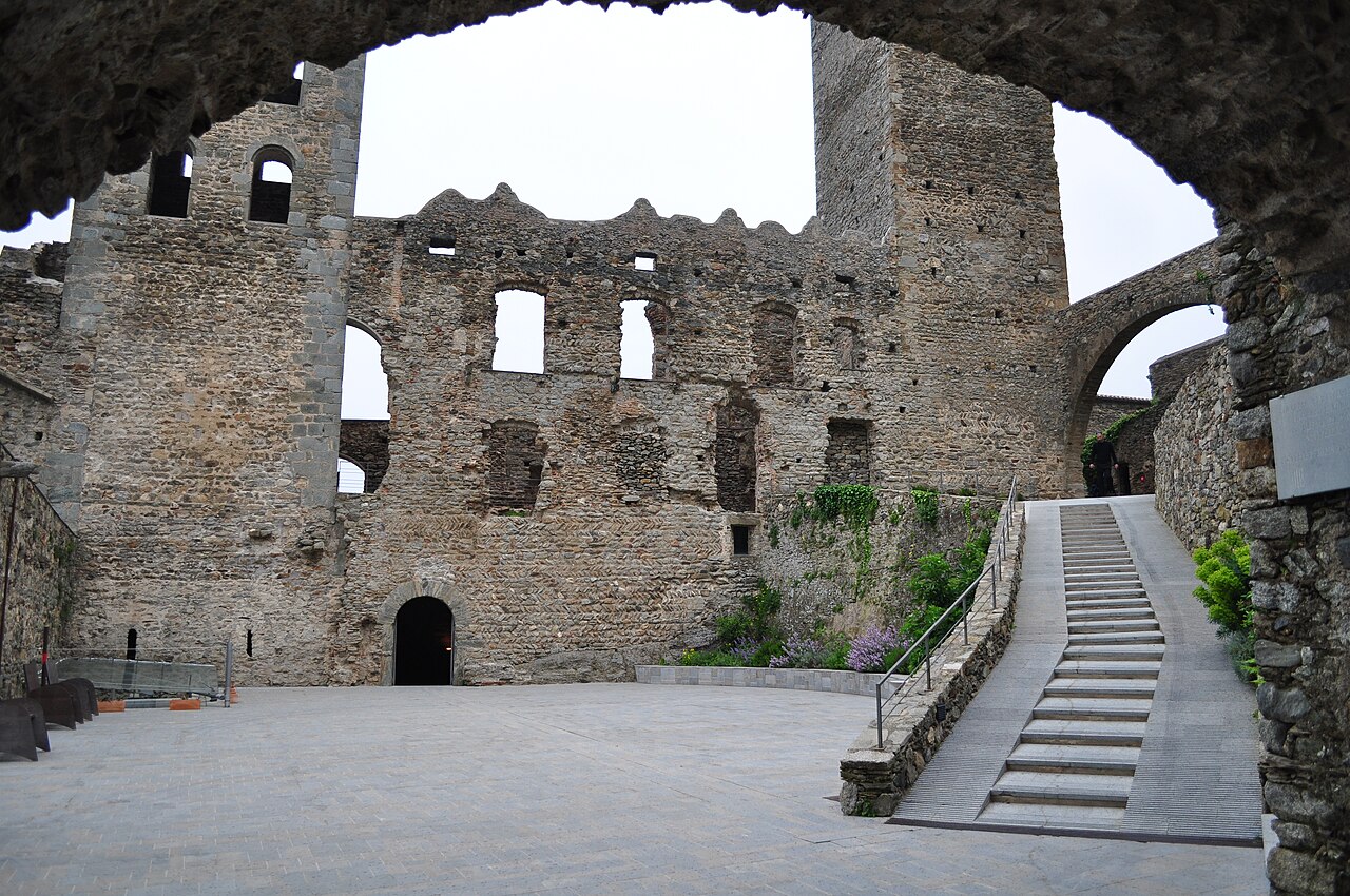 Monasterio de Sant Pere de Rodes - By Aurica - Own work, CC BY-SA 3.0 es, https://commons.wikimedia.org/w/index.php?curid=16715585.