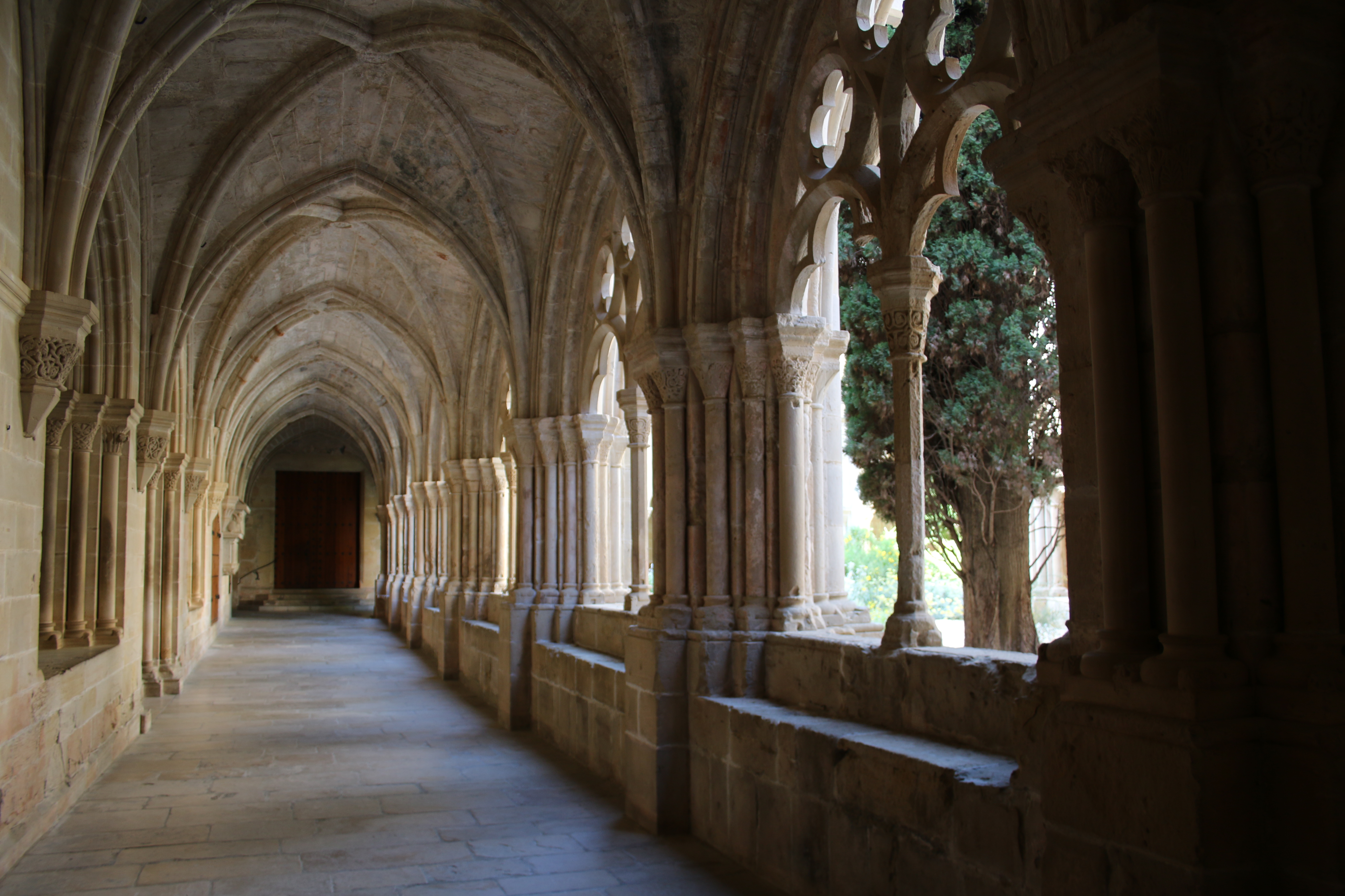 Monasterio de Poblet - By FrDr - Own work, CC BY-SA 4.0, https://commons.wikimedia.org/w/index.php?curid=109229889.