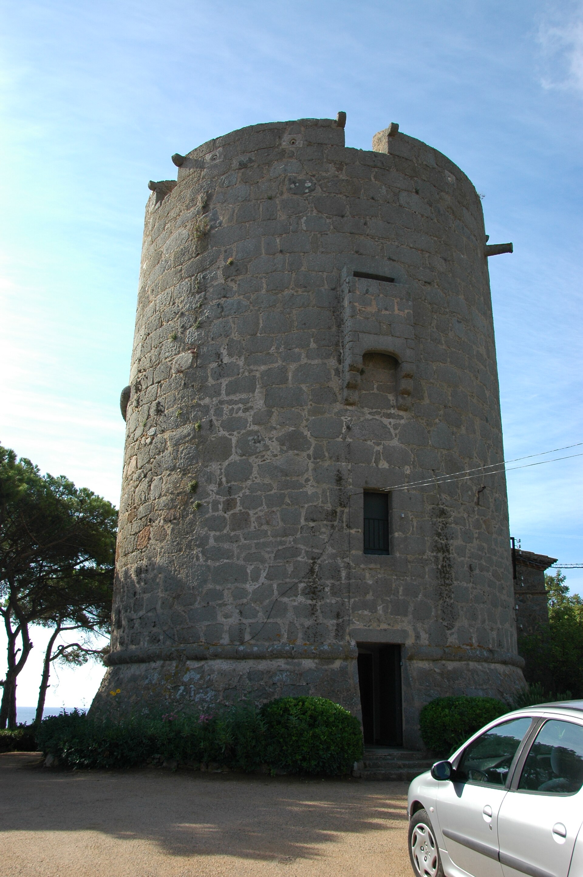 Torre de Calella de Palafrugell - Por Marc79 - Trabajo propio, CC BY-SA 3.0 es, https://commons.wikimedia.org/w/index.php?curid=16612433.