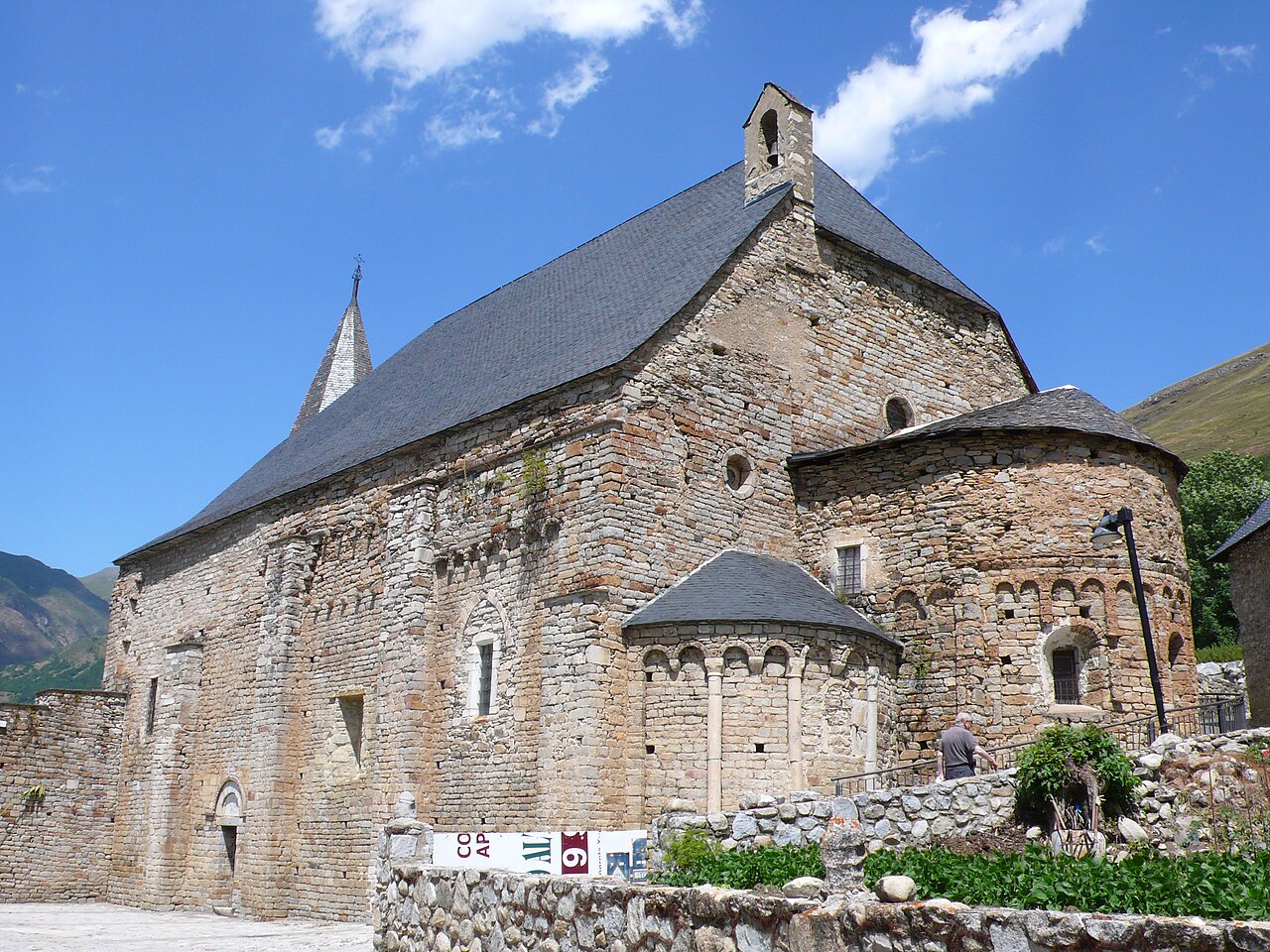Tredós- Iglésia de Santa Maria de Cap d'Aran - Galería Catalana de Arte y Arquitectura (Josep Bracons) de Barcelona, ​​Cataluña, CC BY-SA 2.0 , via Wikimedia Commons.