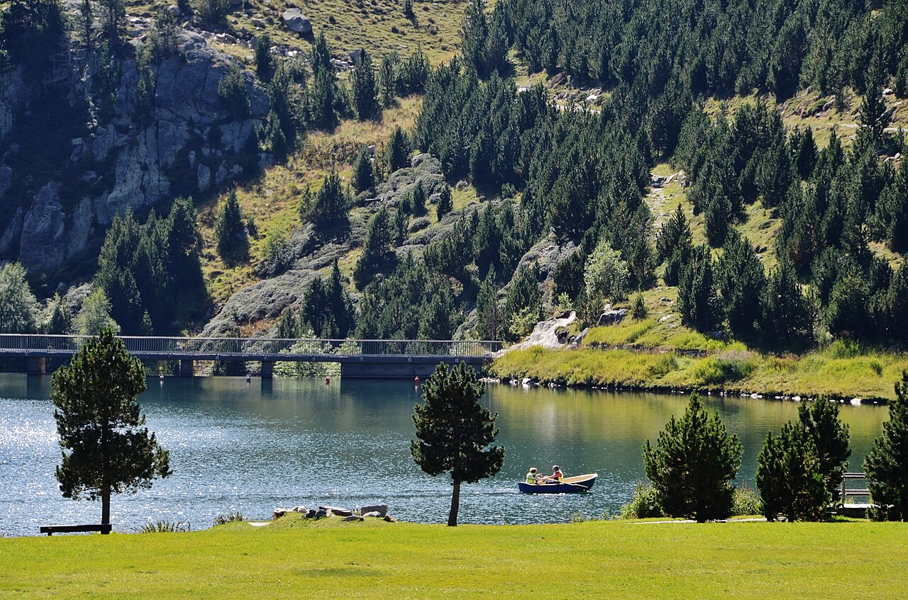 Vall de Núria - By MARIA ROSA FERRE ✿ - Flickr: Vall de Núria, CC BY-SA 2.0, https://commons.wikimedia.org/w/index.php?curid=33140718.