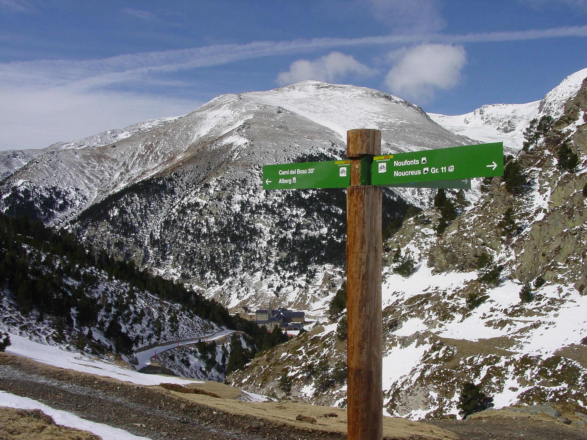 Señalización de caminos en el valle de Noucreus, cerca de Núria - By Otto Hundsdorfer - Self-photographed, CC BY-SA 2.0 de, https://commons.wikimedia.org/w/index.php?curid=7277515.