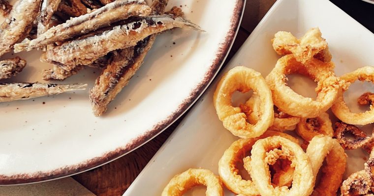 Tapas de Calamares a la Romana y Boquerones.