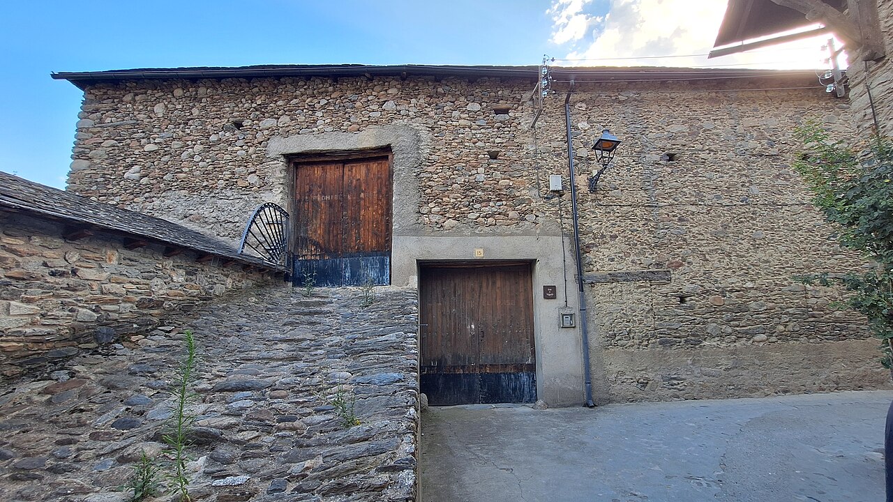 Era y horno de Vigatà - Esterri - By Pere prlpz - Treball propi, CC BY-SA 3.0, https://commons.wikimedia.org/w/index.php?curid=168754307.