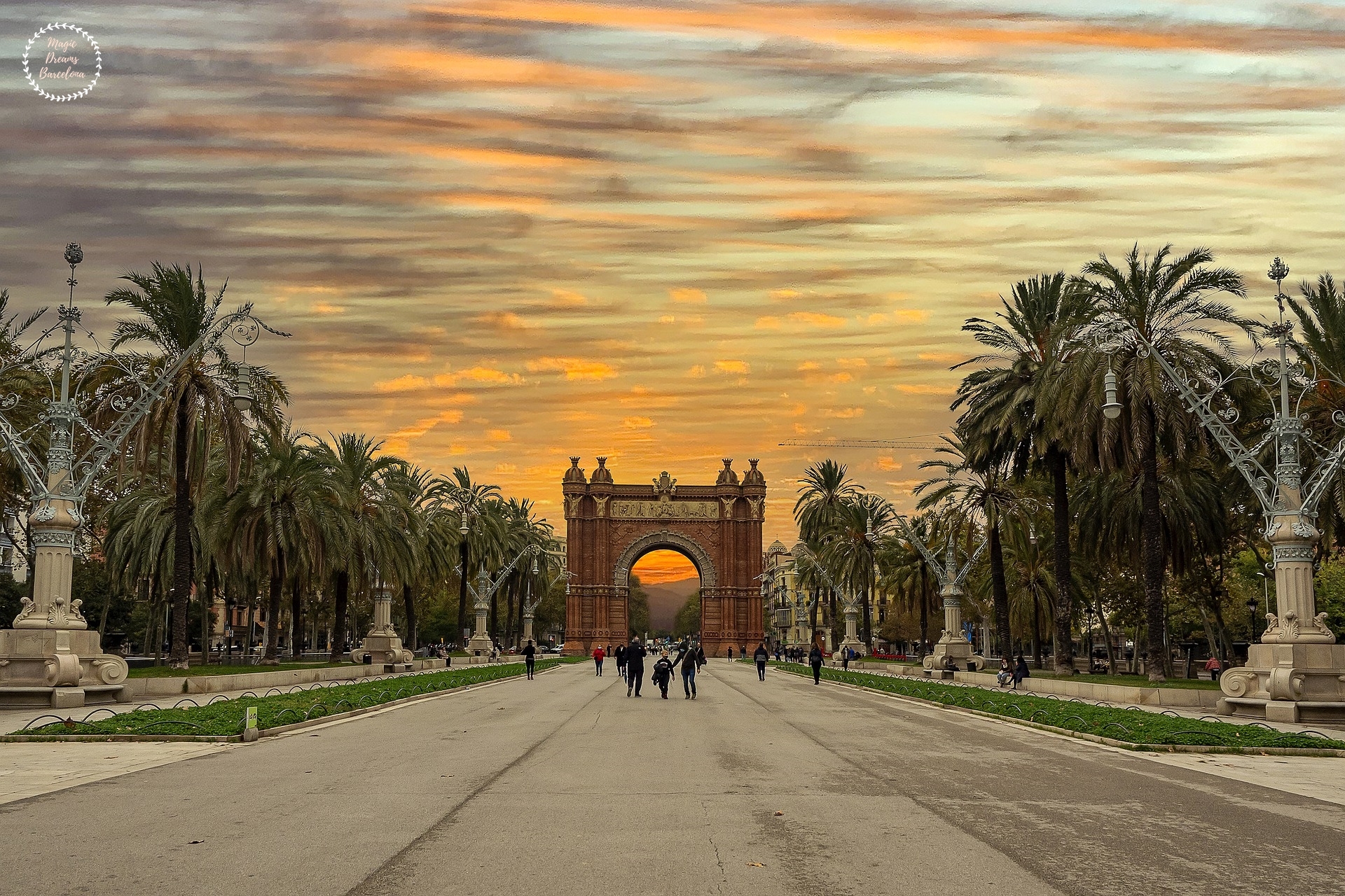 Perspectiva a pie del Arco de Triunfo.