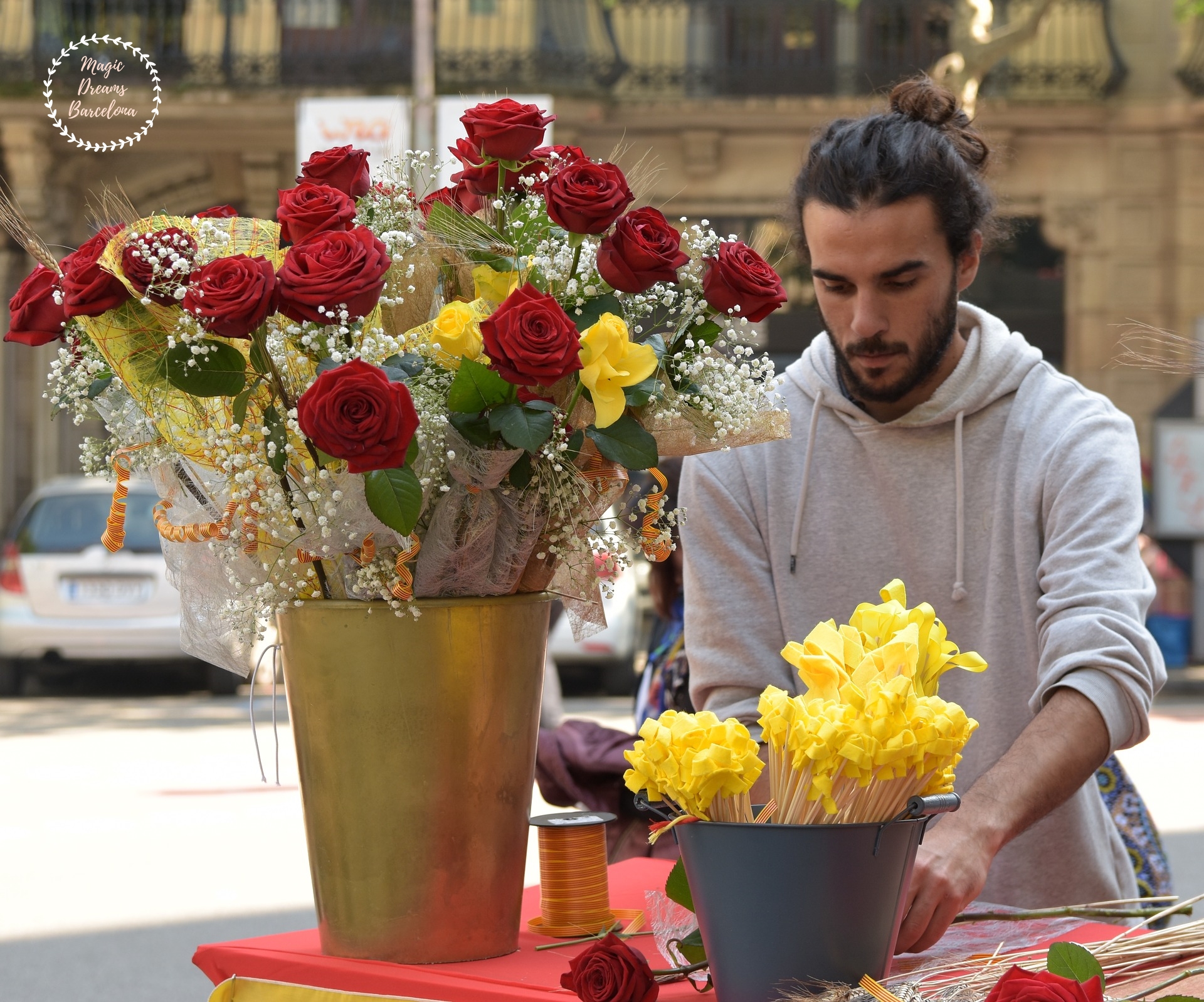 Detalle típico que podemos observar durante la diada de Sant Jordi en todas las calles de Cataluña.