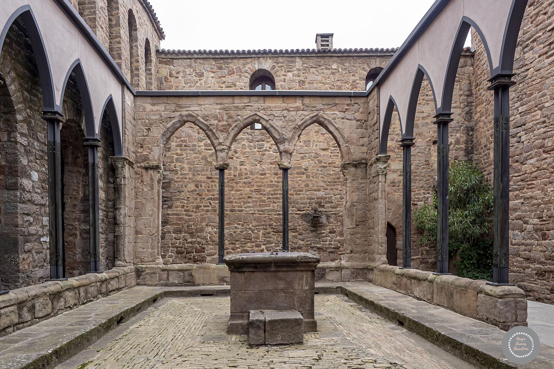 Detalle Claustro medieval Castillo de Cardona.