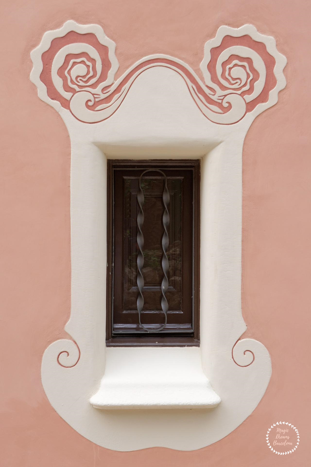 Detalle exterior de la Casa-Museo de Antoni Gaudí en el Park Güell.
