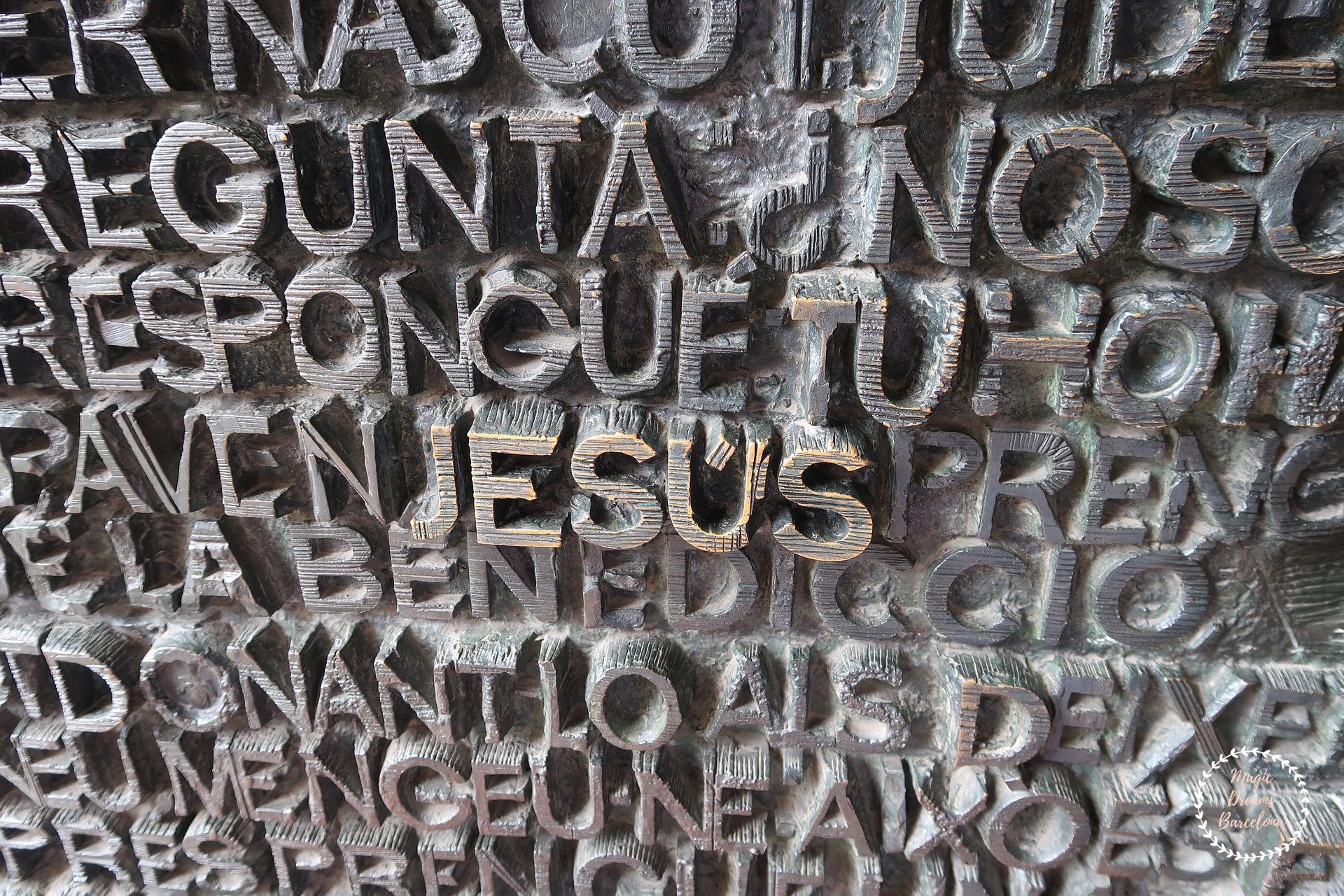 Detalle exterior en el Templo Expiatorio de la Sagrada Familia de Antoni Gaudí.