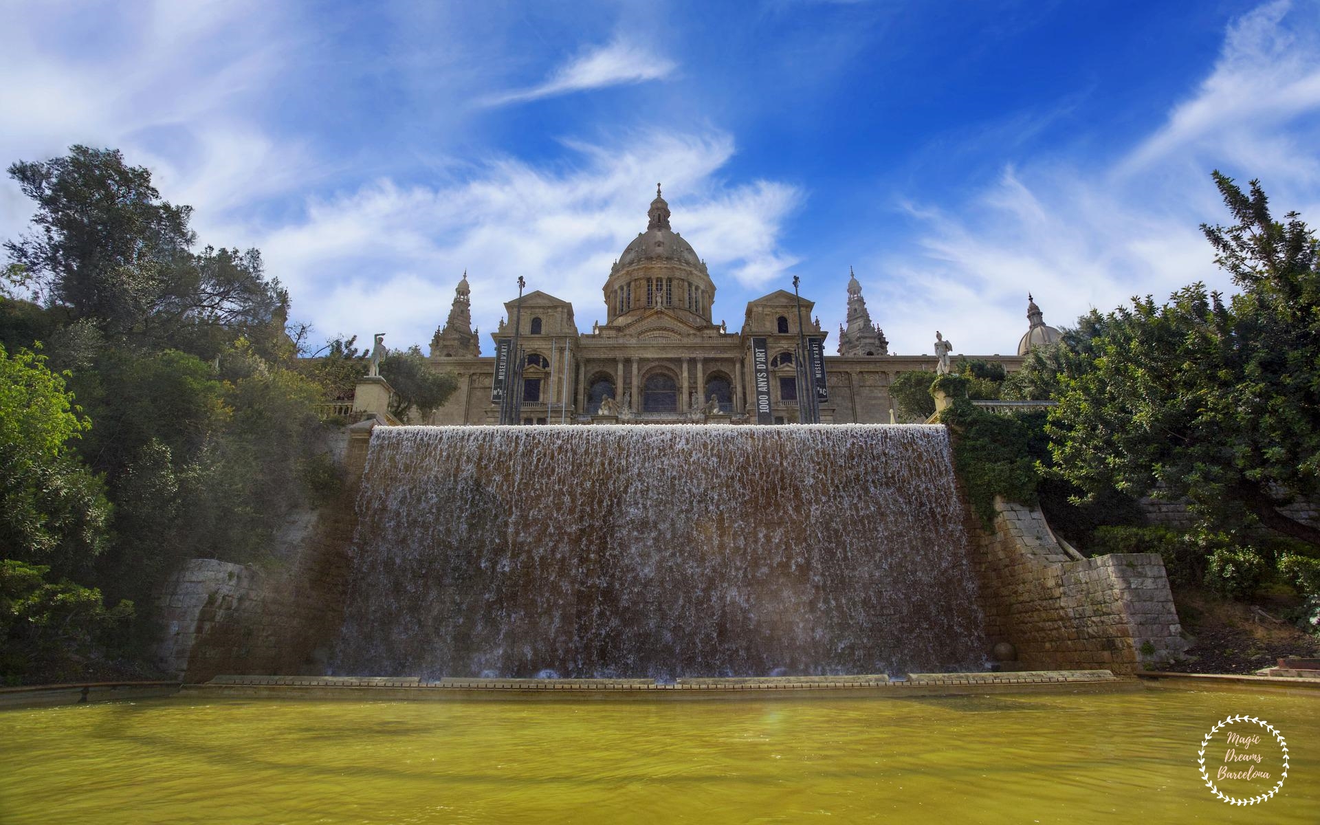 Perspectiva a pie del MNAC.