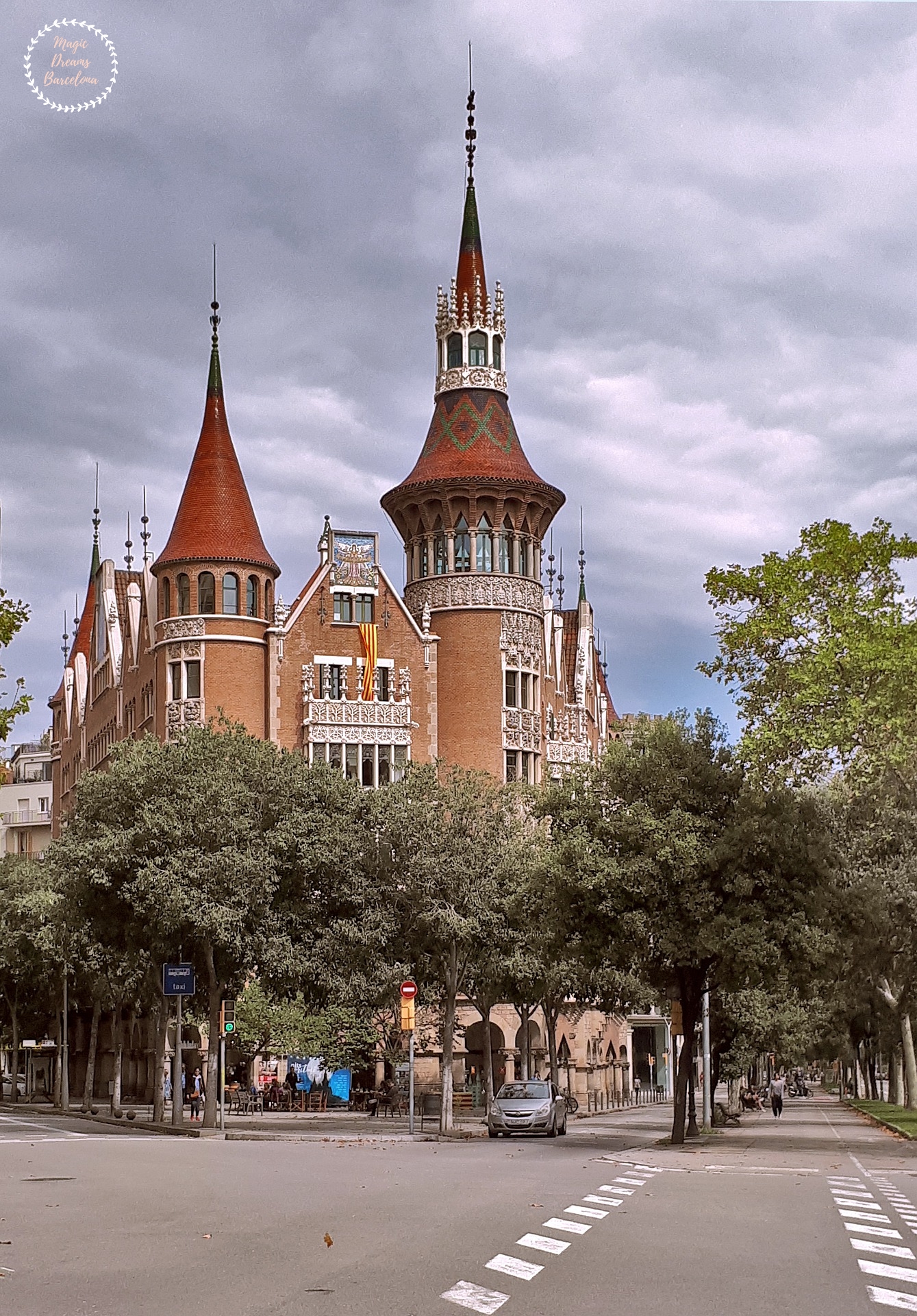 Casa de les Punxes por Josep Puig i Cadafalch.