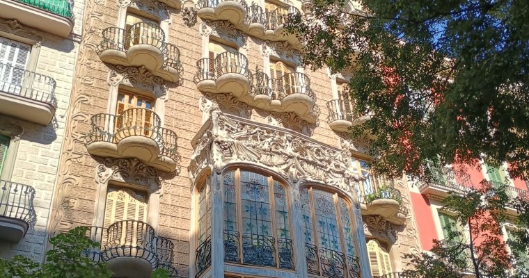Casa Sala-Cairó: A Hidden Modernist Gem on Enric Granados Street.